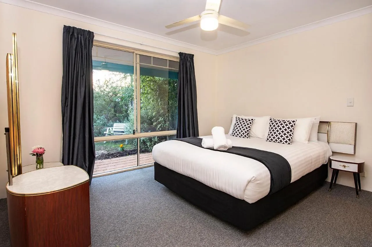 Holiday home Retro Retreat -pet Friendly Dunsborough