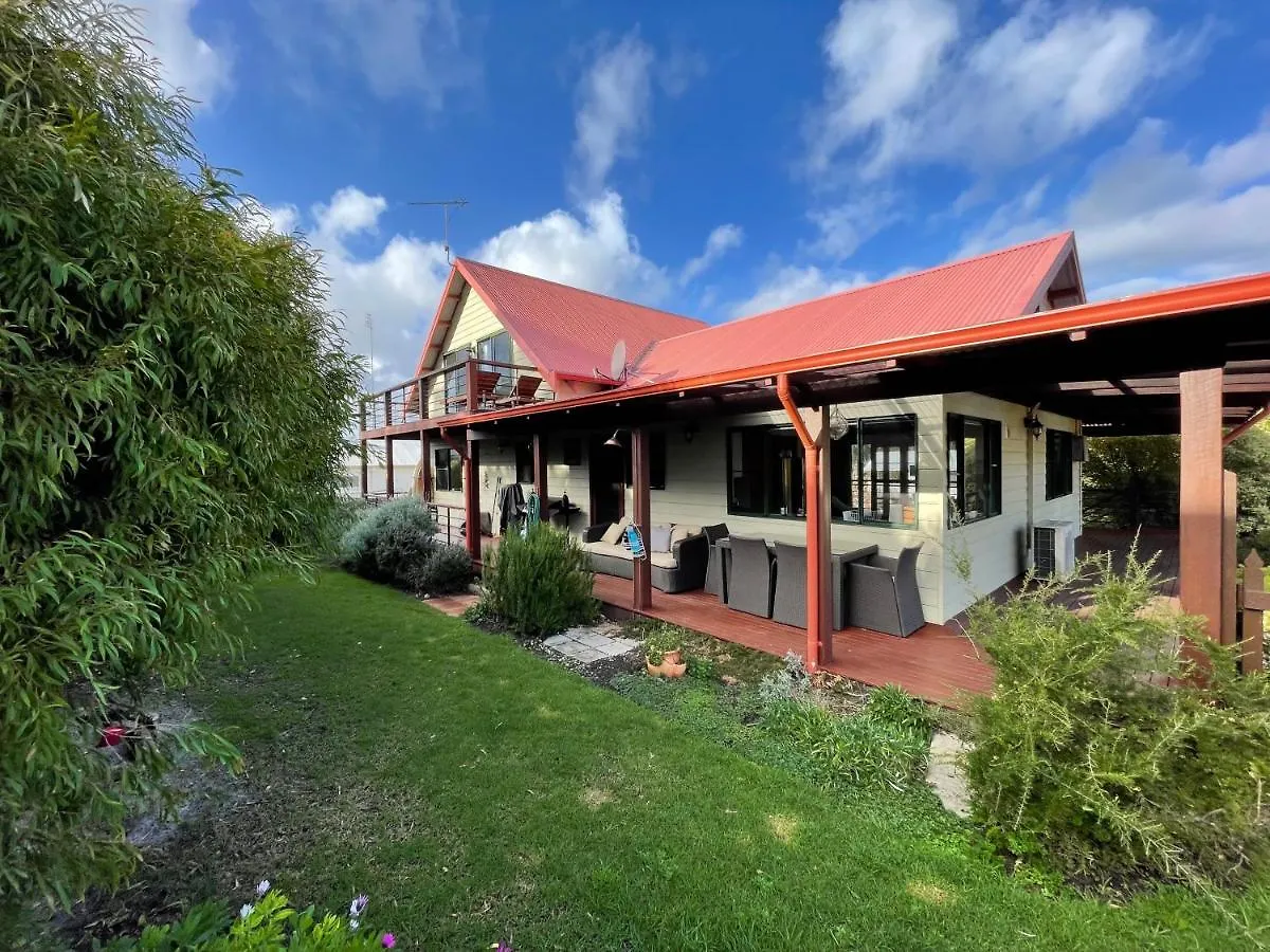 Holiday home The Tree House