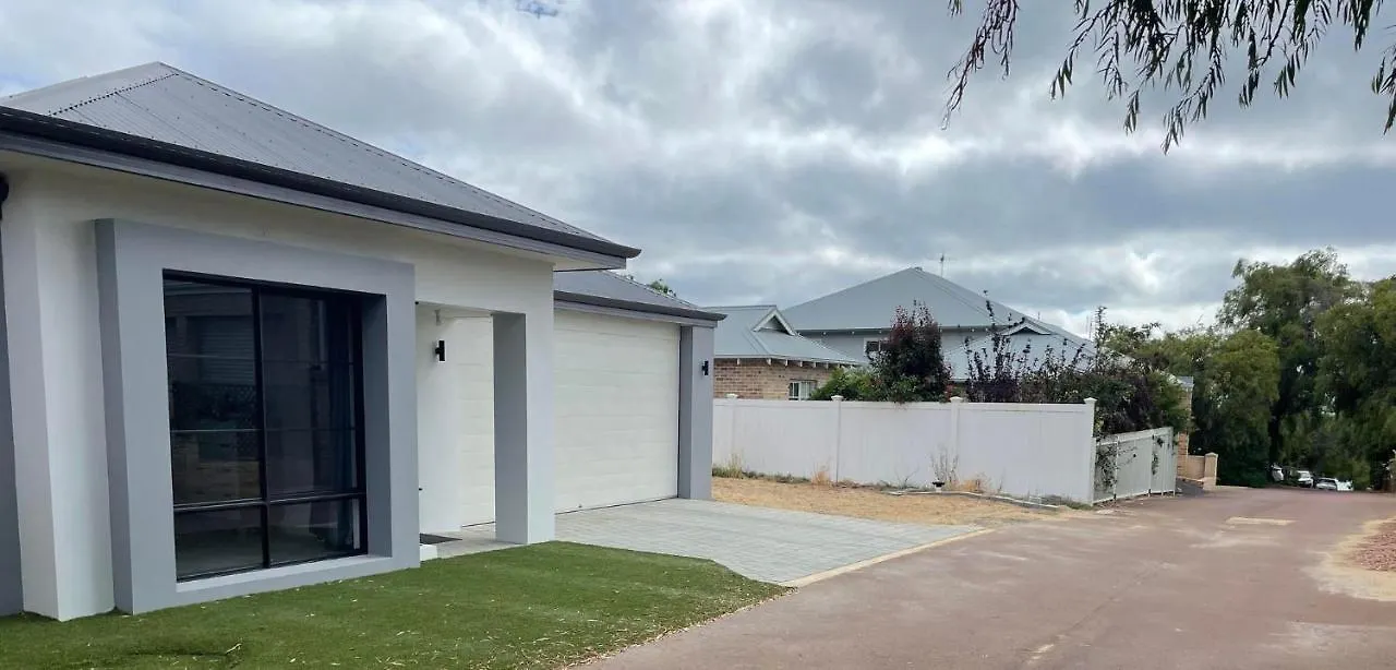 Thurstun Lane Beach House - In A Quiet Lane In Sought After Old * Dunsborough