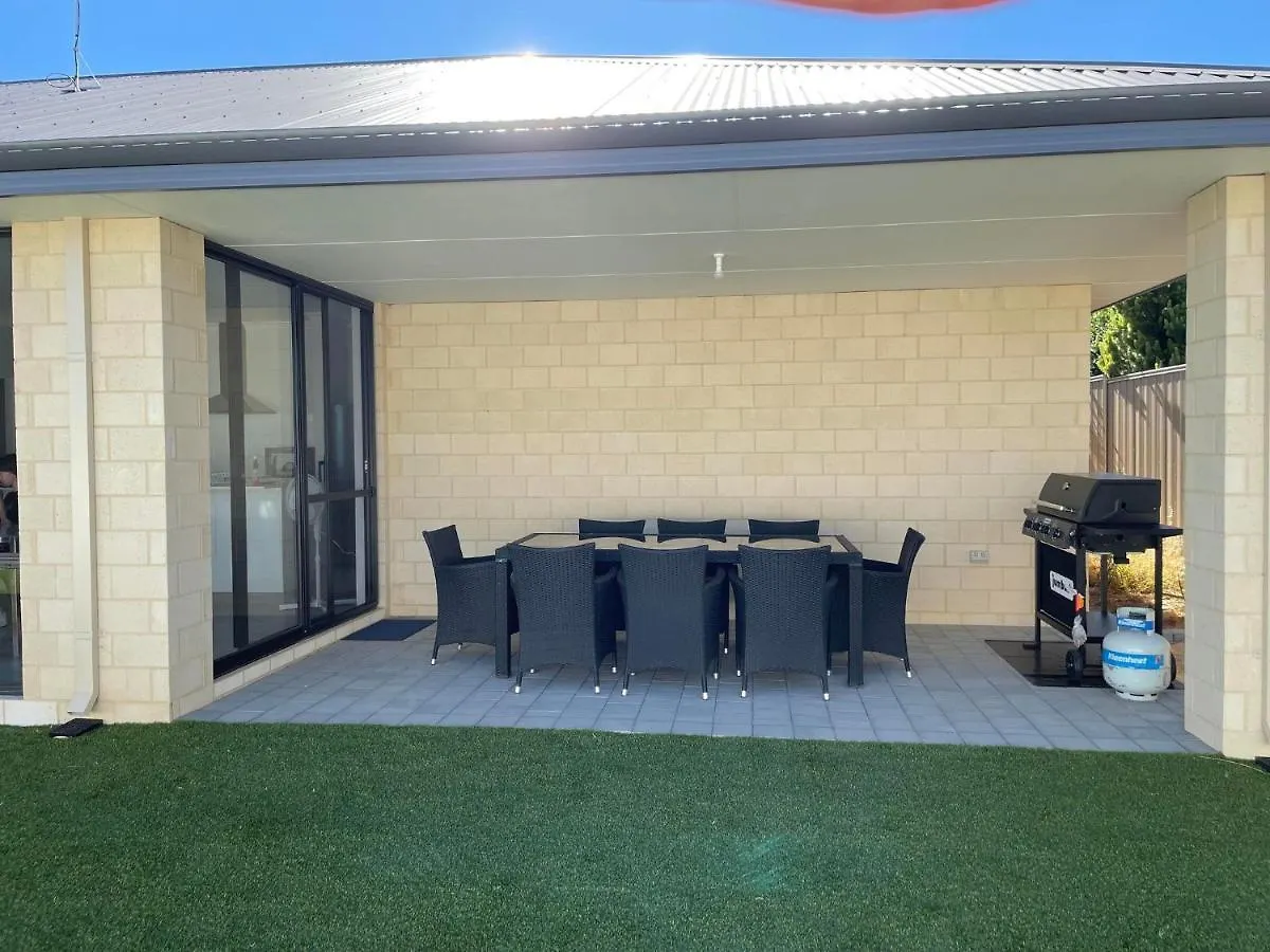 Thurstun Lane Beach House - In A Quiet Lane In Sought After Old
