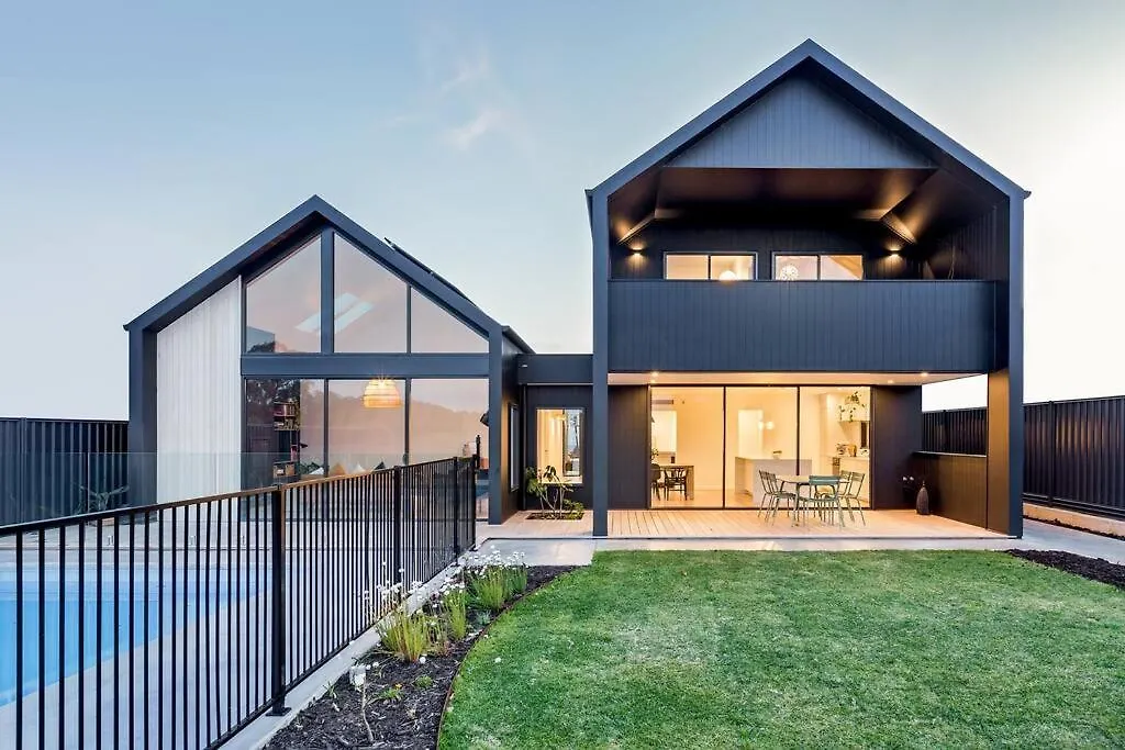 Space+light Lounge By Pool Walk To Town * Dunsborough