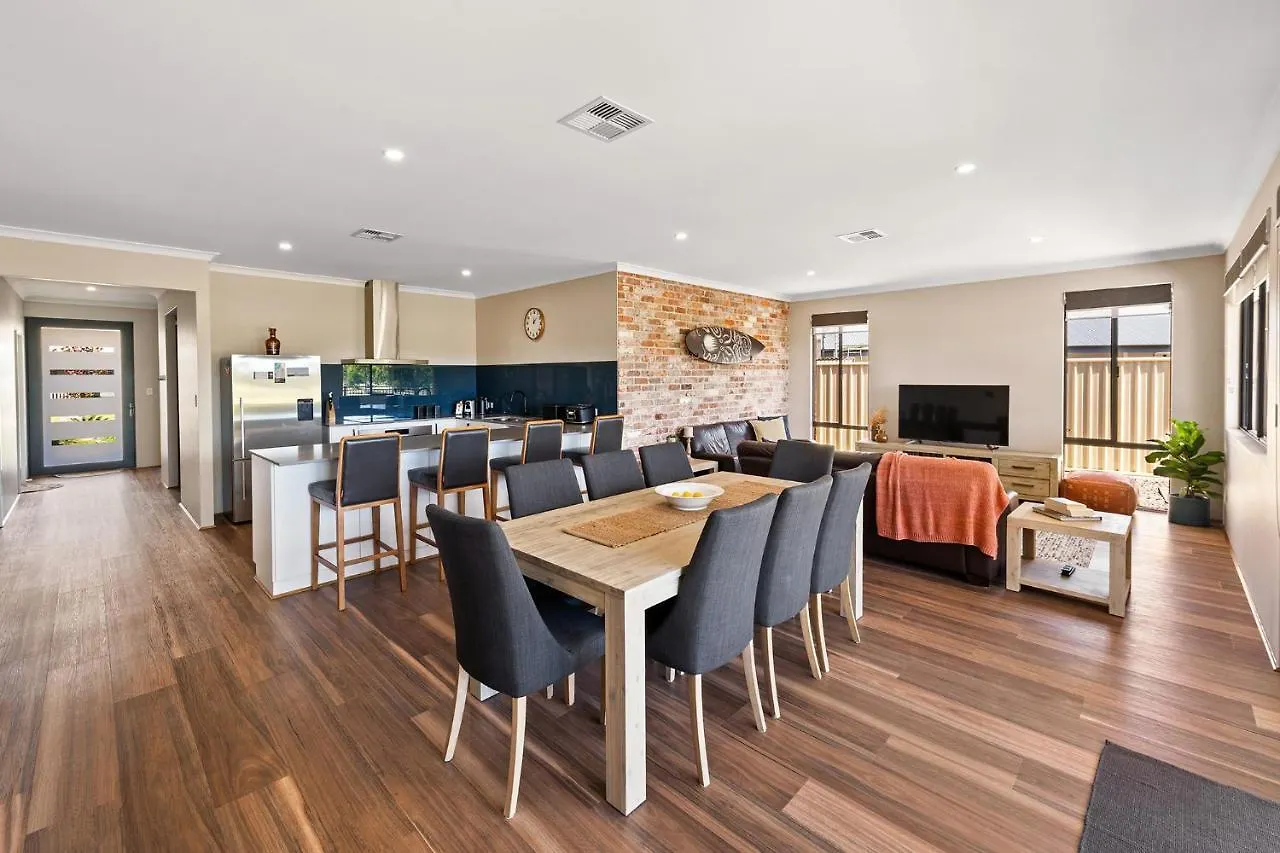 The Links - Fairway Views, Walk To Town, Air-con Dunsborough