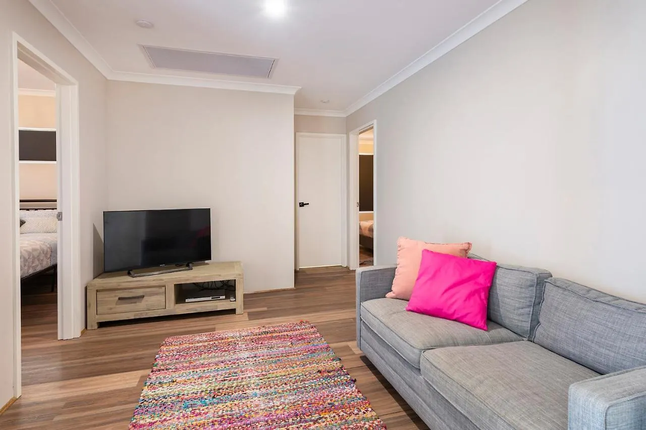The Links - Fairway Views, Walk To Town, Air-con Holiday home Dunsborough