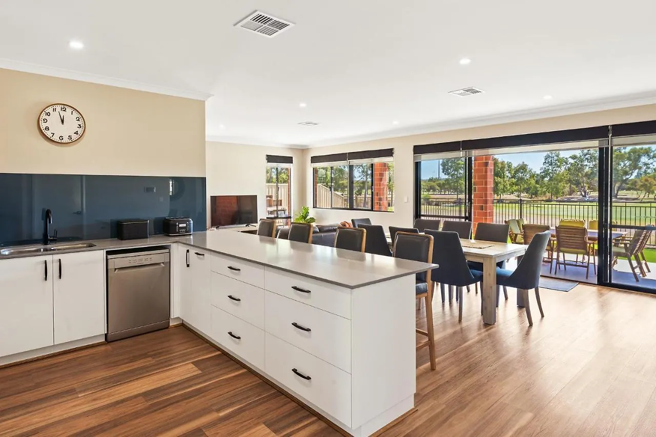 The Links - Fairway Views, Walk To Town, Air-con * Dunsborough