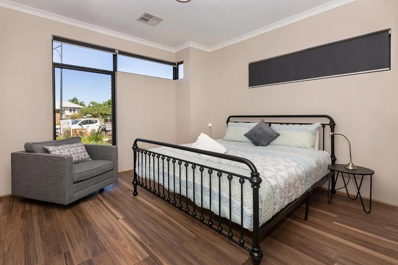The Links - Fairway Views, Walk To Town, Air-con Holiday home