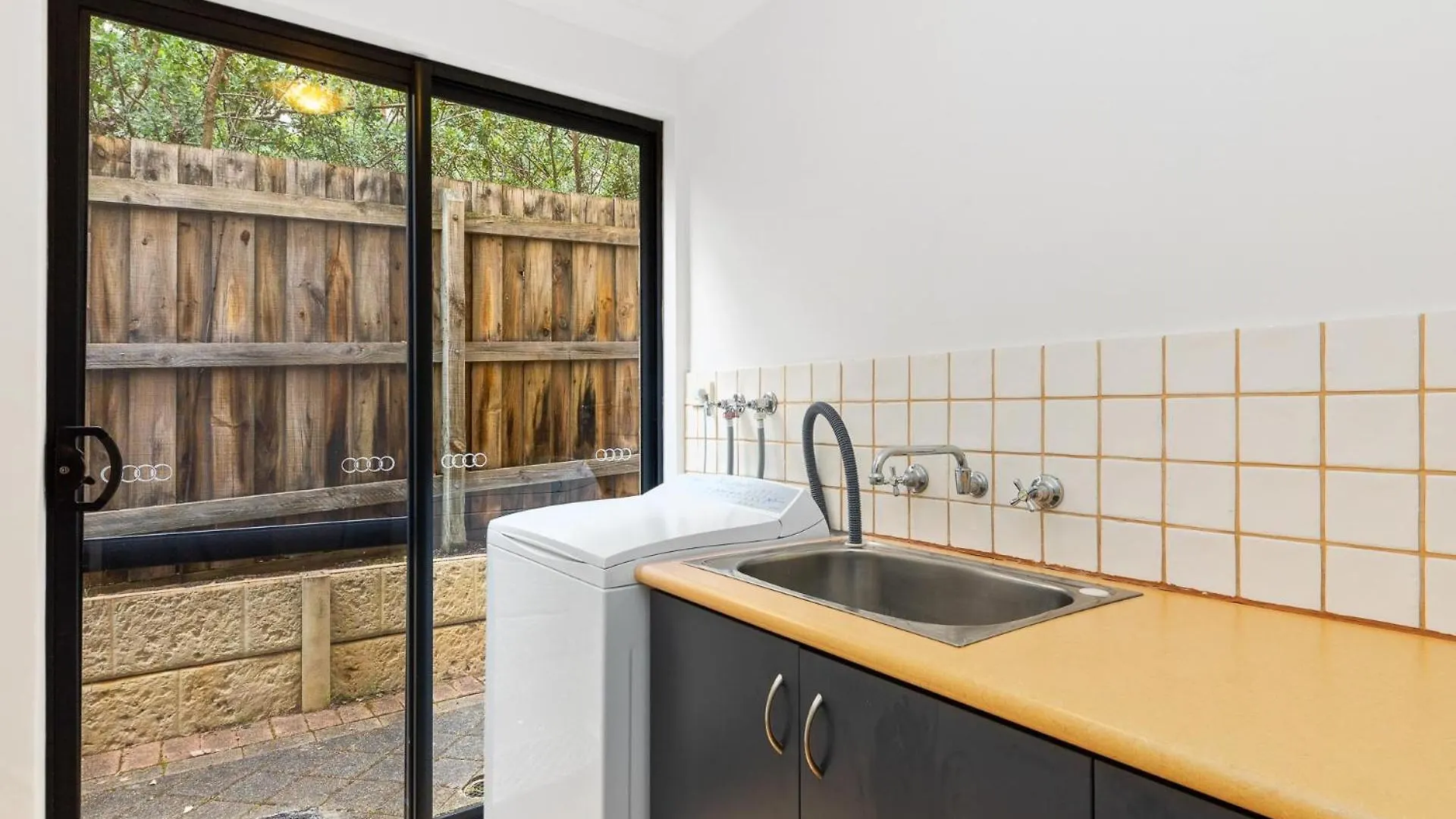 Pet Friendly Family Favourite - Kangaroo And Fairway Views With Air Con Holiday home