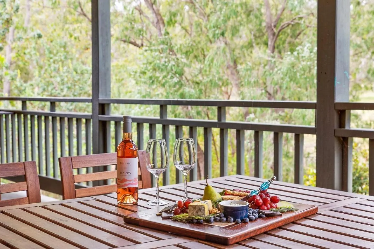 Holiday home Pet Friendly Family Favourite - Kangaroo And Fairway Views With Air Con