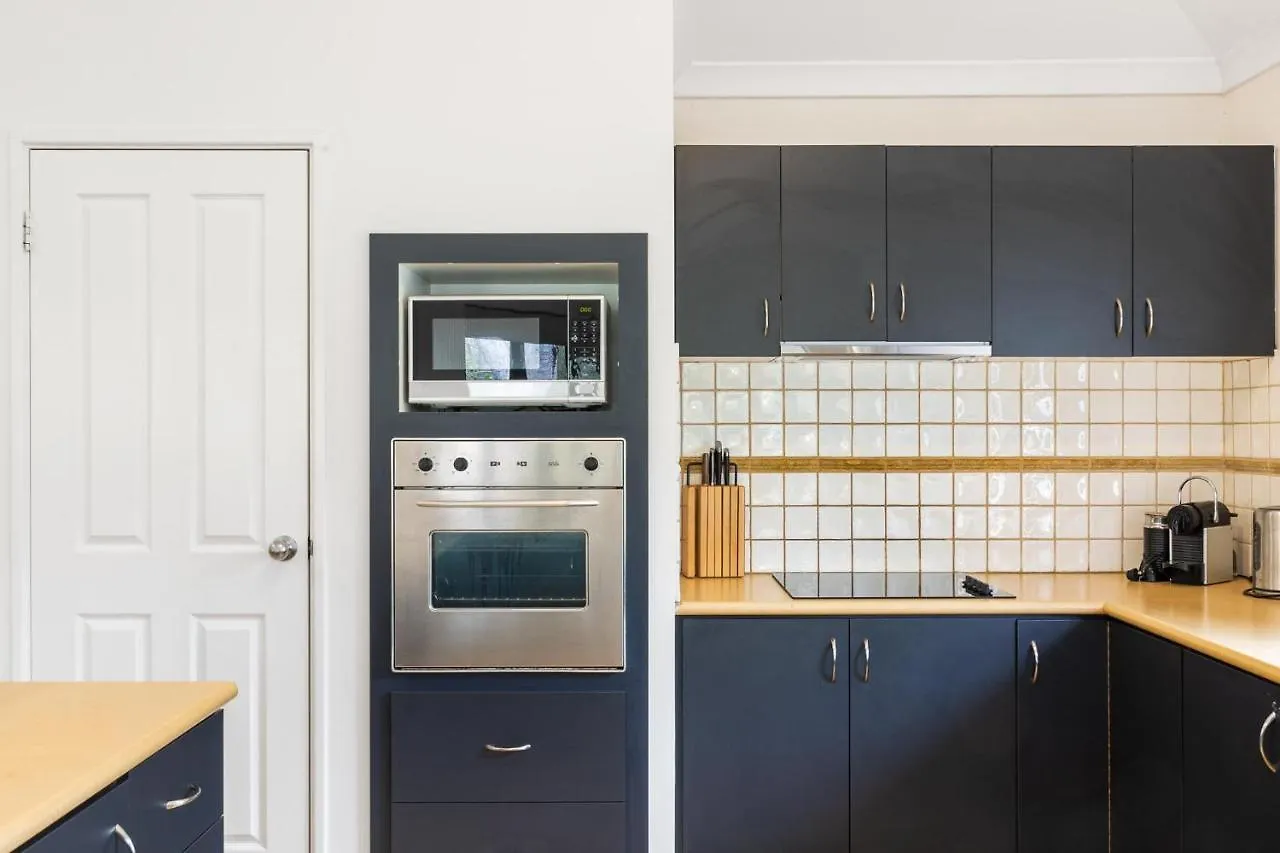 Pet Friendly Family Favourite - Kangaroo And Fairway Views With Air Con Holiday home Dunsborough