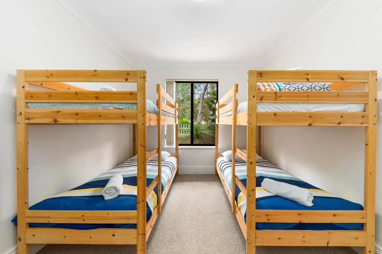 Pet Friendly Family Favourite - Kangaroo And Fairway Views With Air Con Holiday home Dunsborough