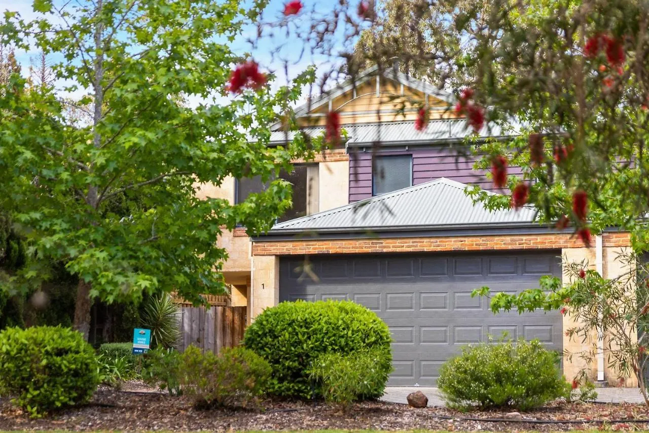 Pet Friendly Family Favourite - Kangaroo And Fairway Views With Air Con