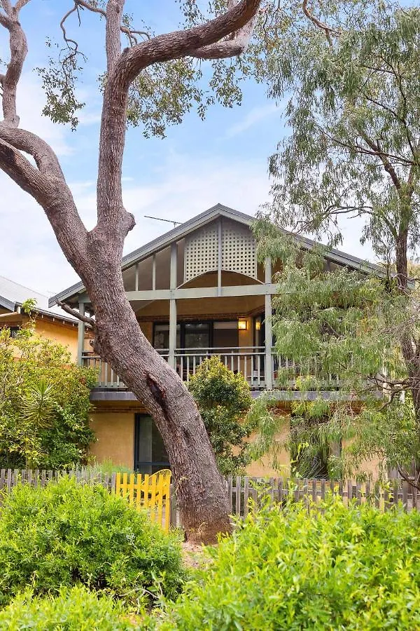 Pet Friendly Family Favourite - Kangaroo And Fairway Views With Air Con *