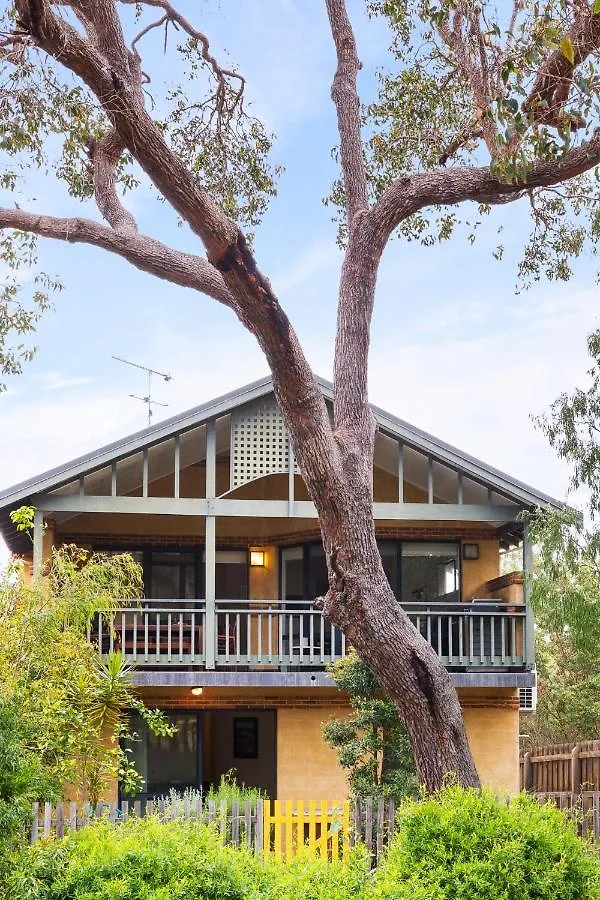 Pet Friendly Family Favourite - Kangaroo And Fairway Views With Air Con Holiday home Dunsborough