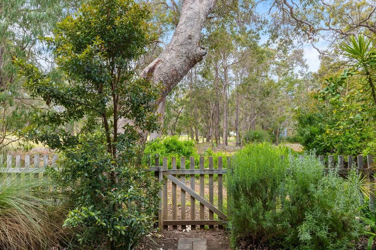 Pet Friendly Family Favourite - Kangaroo And Fairway Views With Air Con Holiday home *