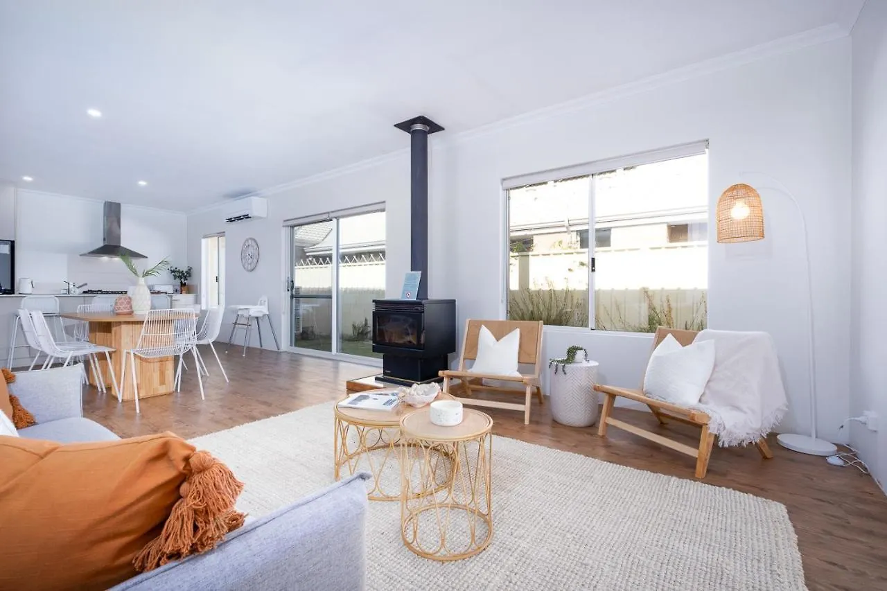 Holiday home Fairway Retreat - Relax In Style! 5 Minutes To The Sandy Coves Of Geographe Bay *