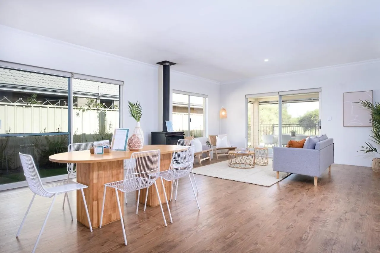 Holiday home Fairway Retreat - Relax In Style! 5 Minutes To The Sandy Coves Of Geographe Bay