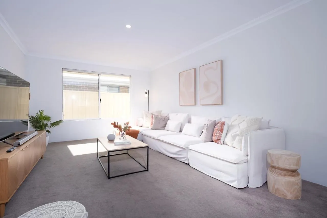 Fairway Retreat - Relax In Style! 5 Minutes To The Sandy Coves Of Geographe Bay *