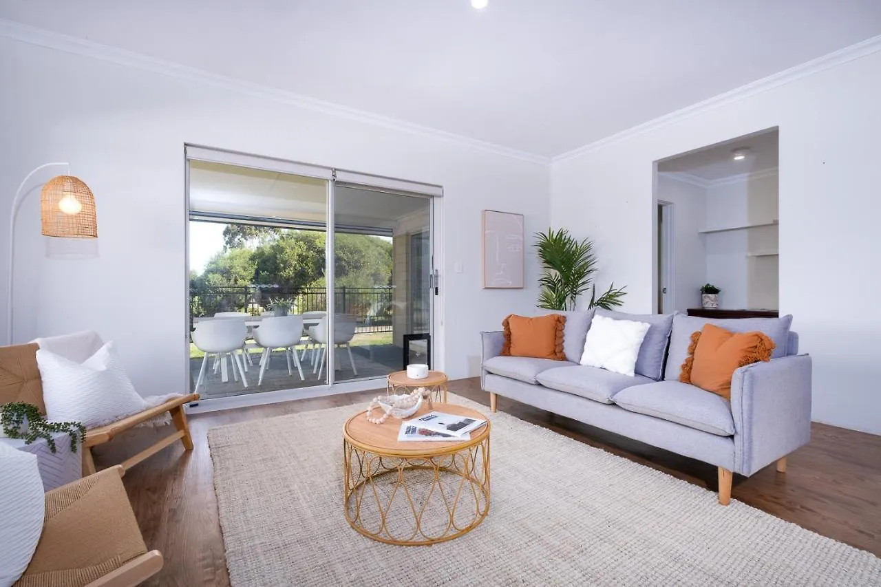 Fairway Retreat - Relax In Style! 5 Minutes To The Sandy Coves Of Geographe Bay * Dunsborough