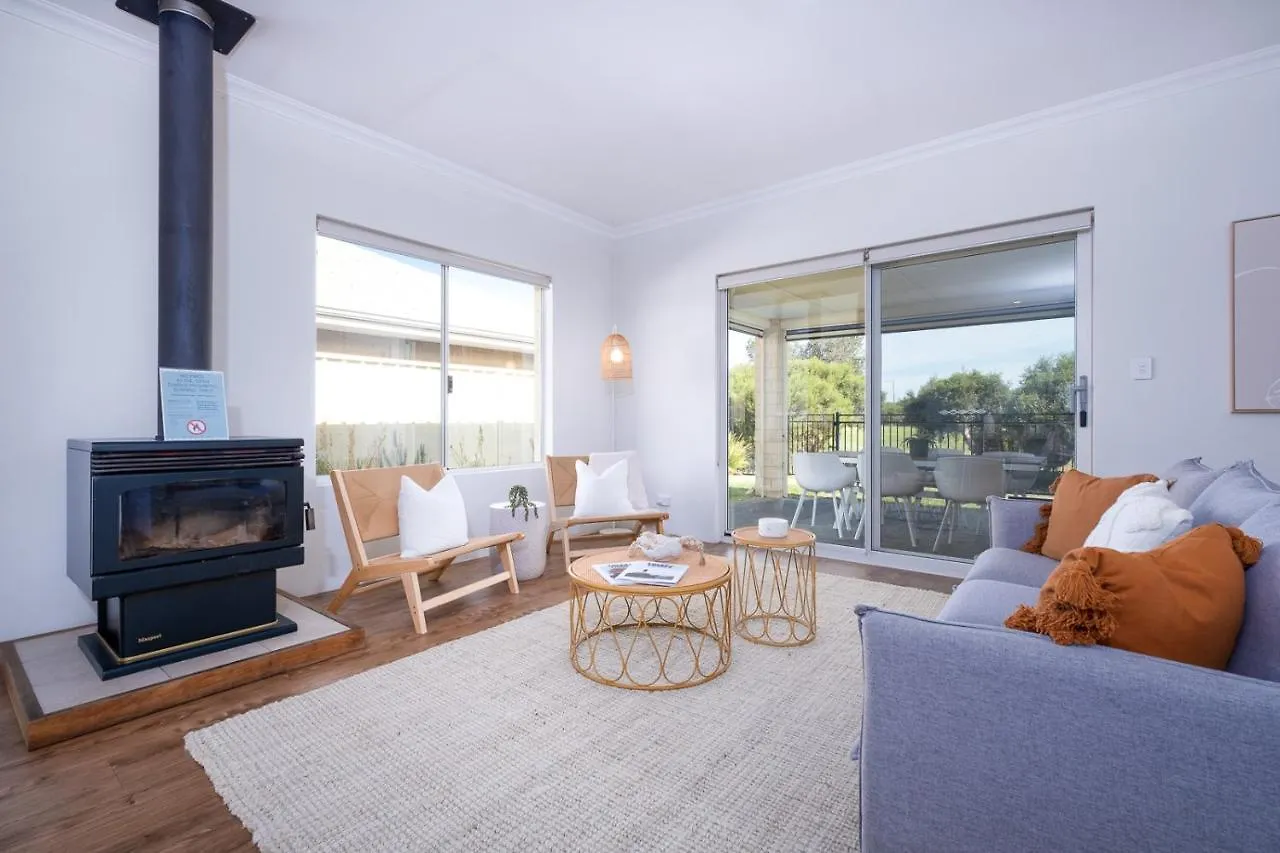 Fairway Retreat - Relax In Style! 5 Minutes To The Sandy Coves Of Geographe Bay * Dunsborough