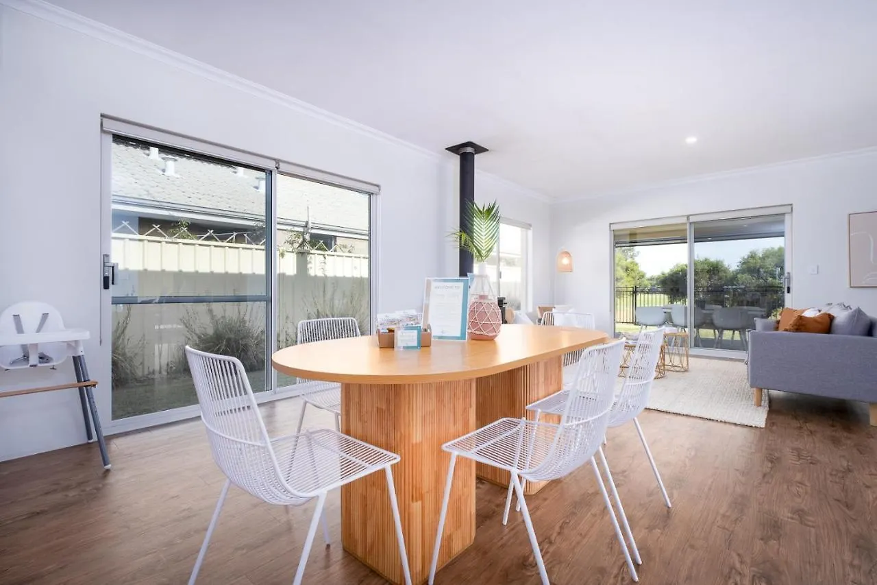 Holiday home Fairway Retreat - Relax In Style! 5 Minutes To The Sandy Coves Of Geographe Bay *