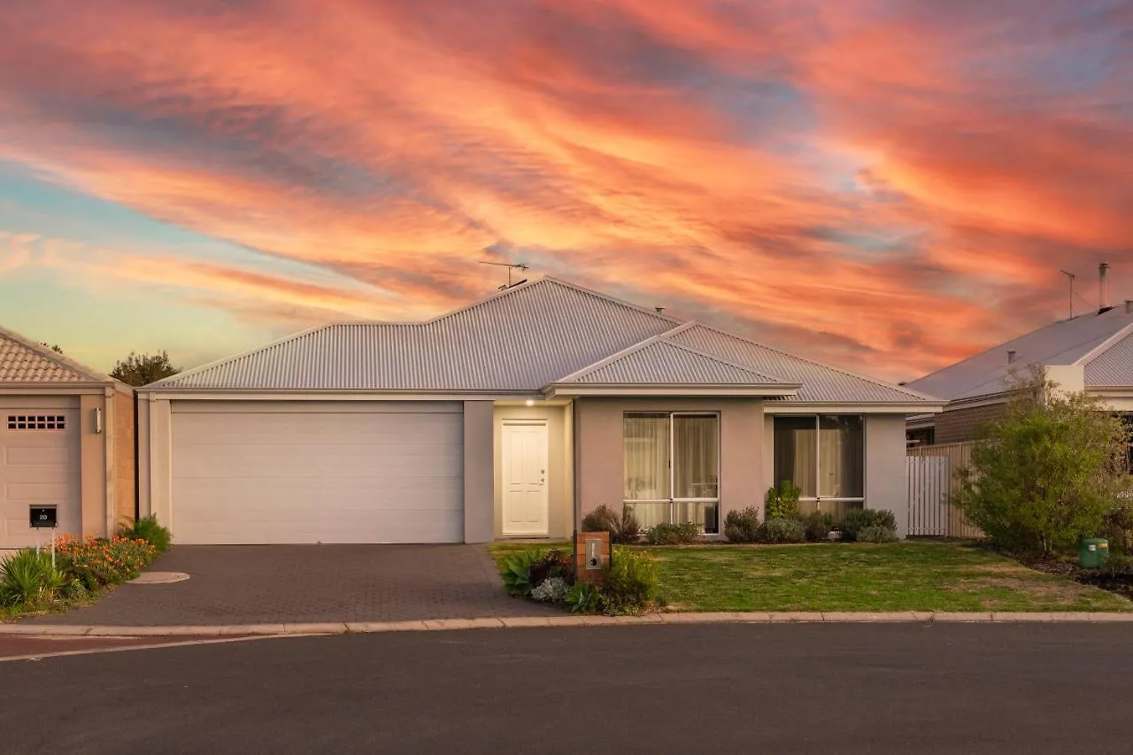 Fairway Retreat - Relax In Style! 5 Minutes To The Sandy Coves Of Geographe Bay Holiday home Dunsborough