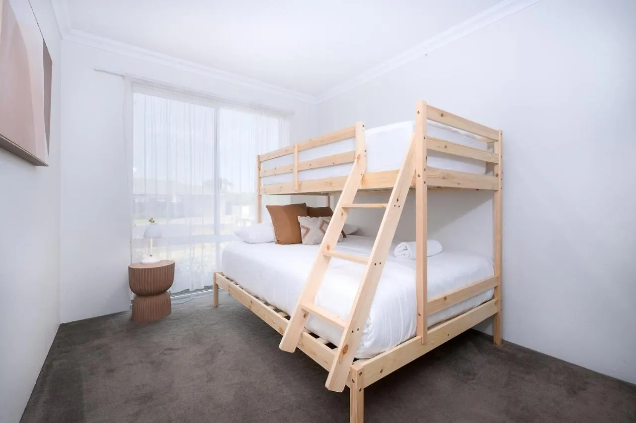 Holiday home Fairway Retreat - Relax In Style! 5 Minutes To The Sandy Coves Of Geographe Bay *