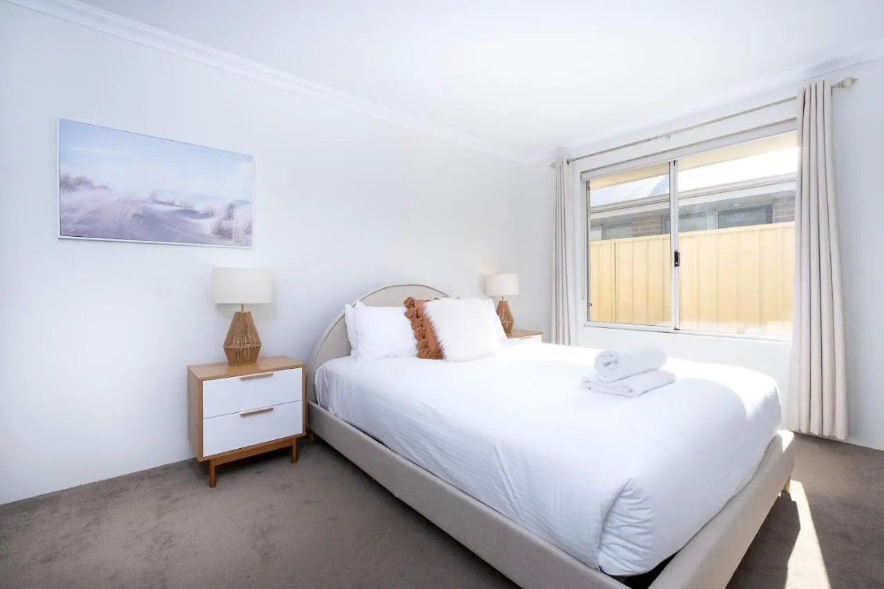 Holiday home Fairway Retreat - Relax In Style! 5 Minutes To The Sandy Coves Of Geographe Bay *