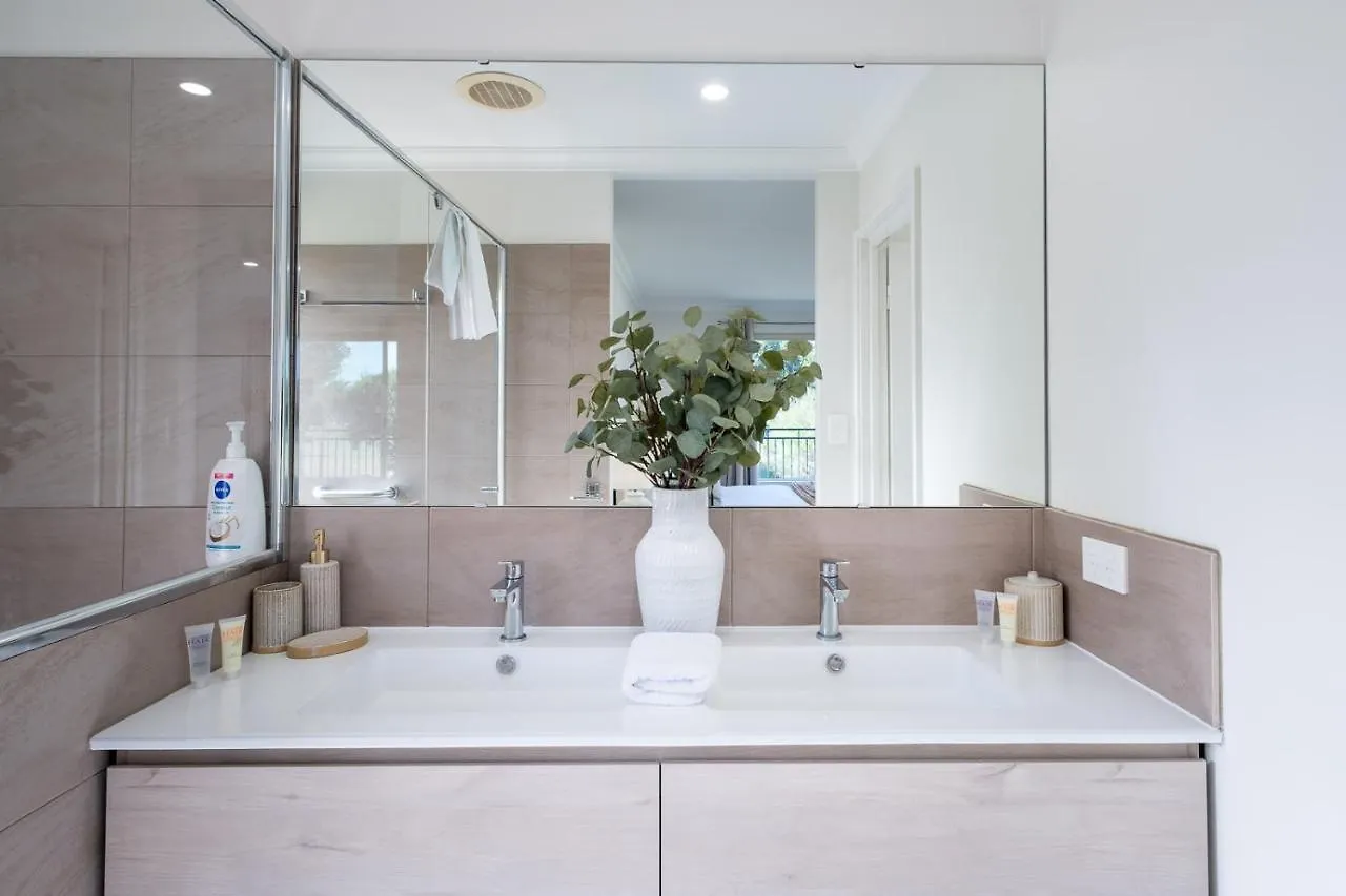 Fairway Retreat - Relax In Style! 5 Minutes To The Sandy Coves Of Geographe Bay * Dunsborough