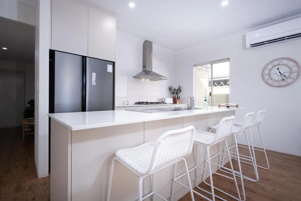 Holiday home Fairway Retreat - Relax In Style! 5 Minutes To The Sandy Coves Of Geographe Bay