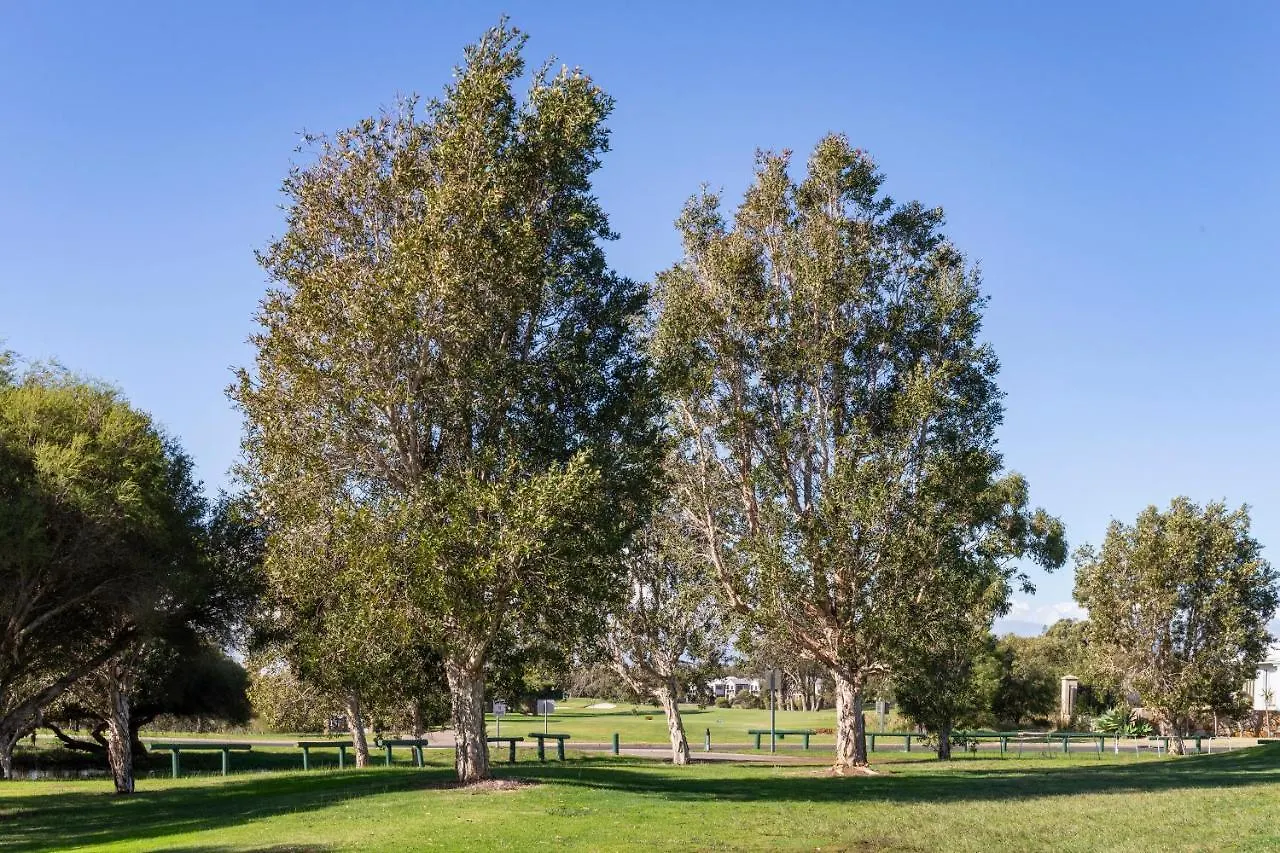 Fairway Retreat - Relax In Style! 5 Minutes To The Sandy Coves Of Geographe Bay Holiday home Dunsborough