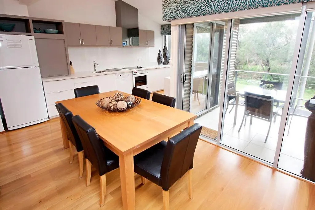 9 'delphinius' @ Bay View Centro, Apartment Dunsborough
