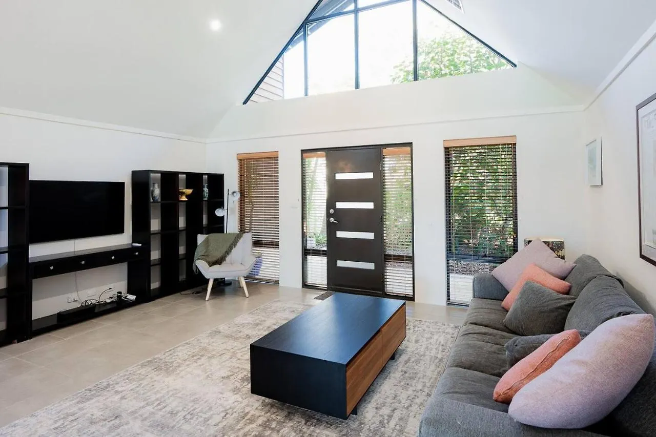 Boodalang House - Access To Golf Course With Views Holiday home
