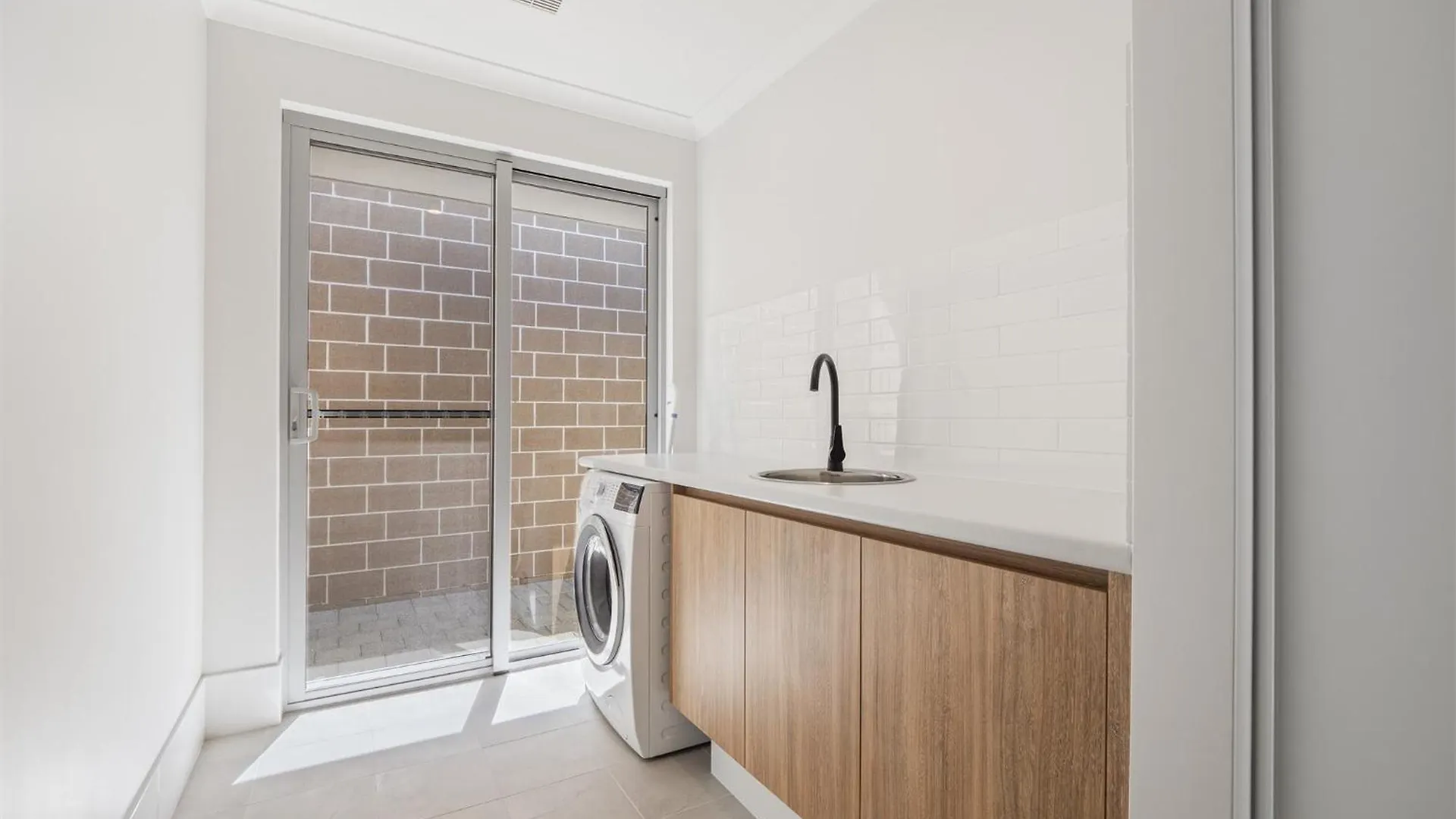 Solkis - Walk To Town, Next To Golf Course * Dunsborough