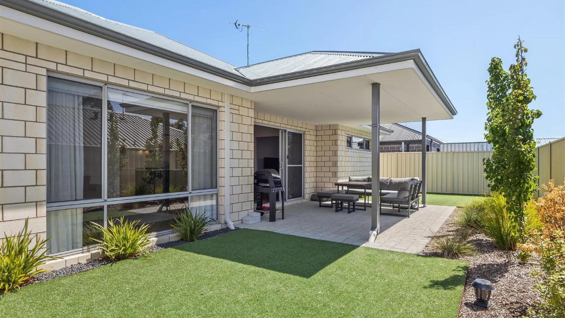 Solkis - Walk To Town, Next To Golf Course * Dunsborough
