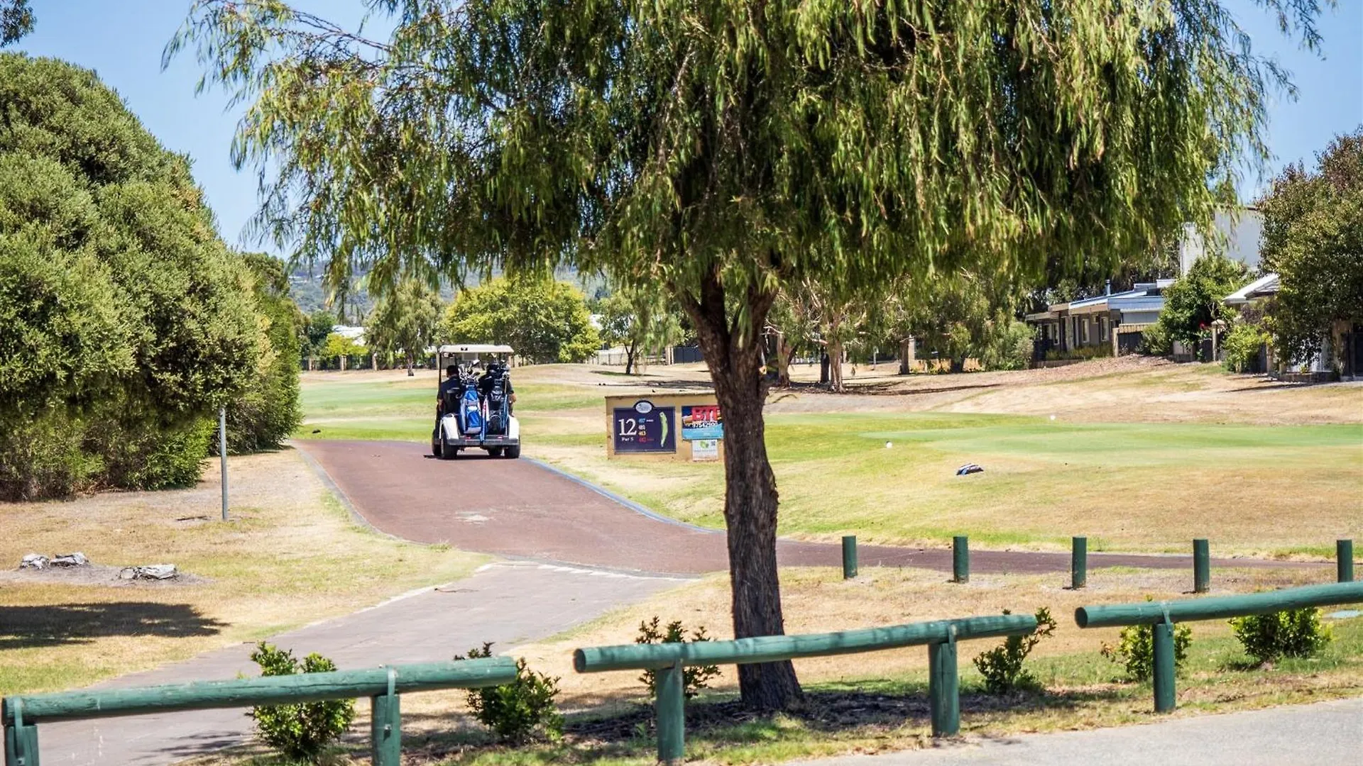 Solkis - Walk To Town, Next To Golf Course Holiday home Dunsborough