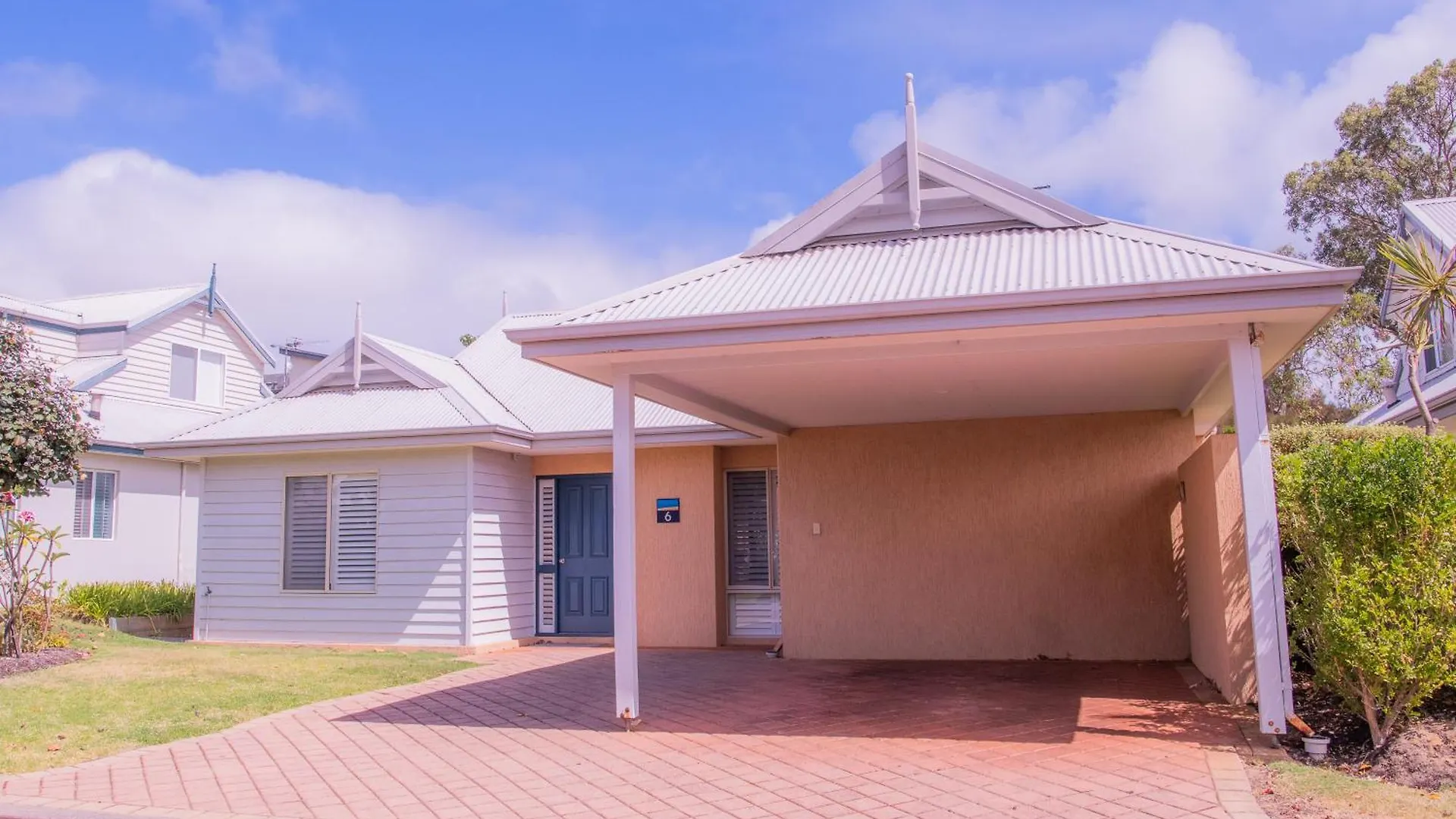Shore - 6 Holiday home *