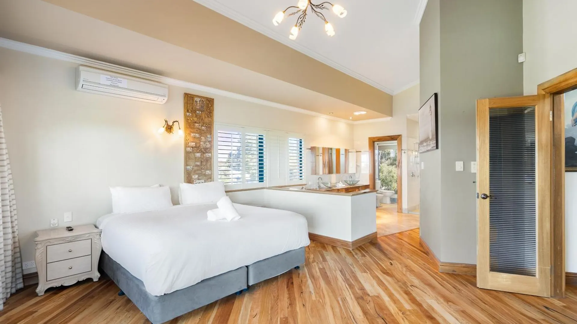 Bay Village Resort 4*
