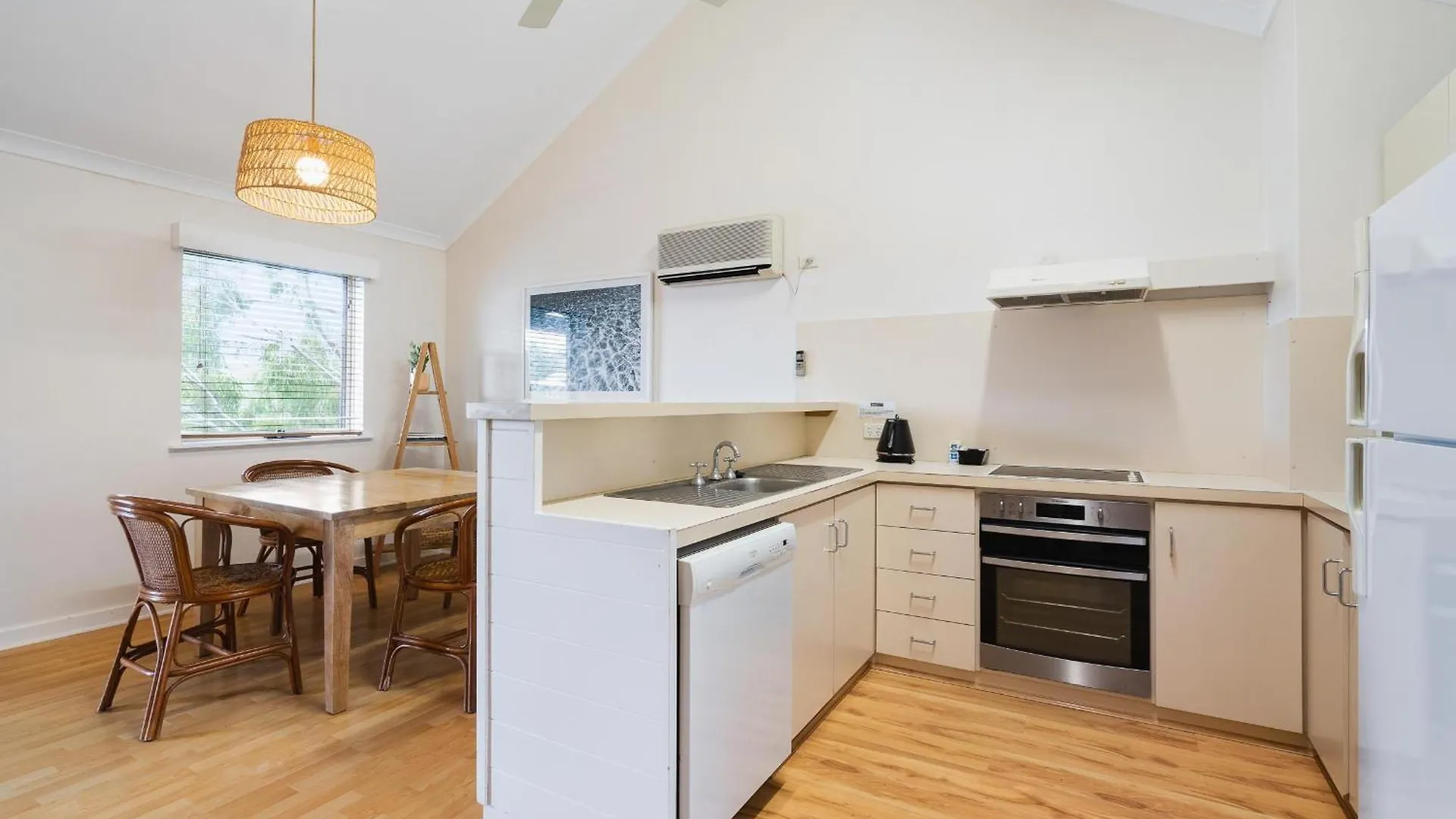 Bay Village 4*