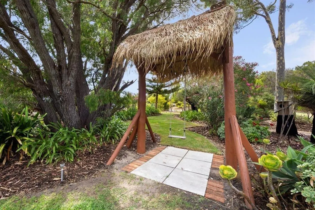 Dandjoo - Hot Tub, Fire Pit, Outdoor Entertainment