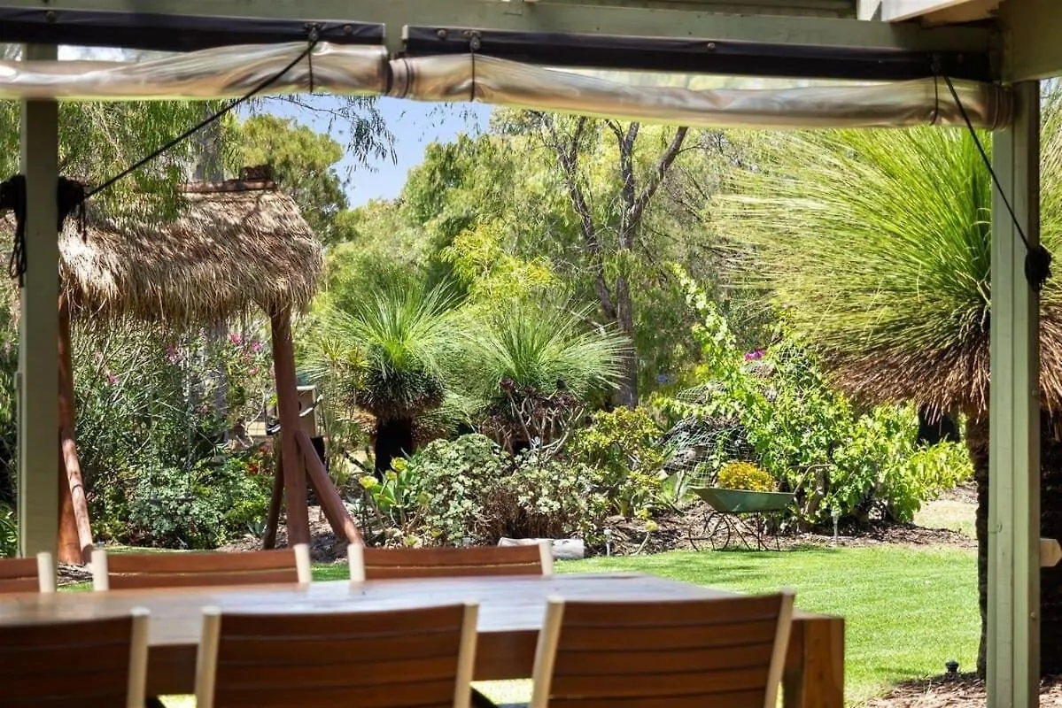 Dandjoo - Hot Tub, Fire Pit, Outdoor Entertainment