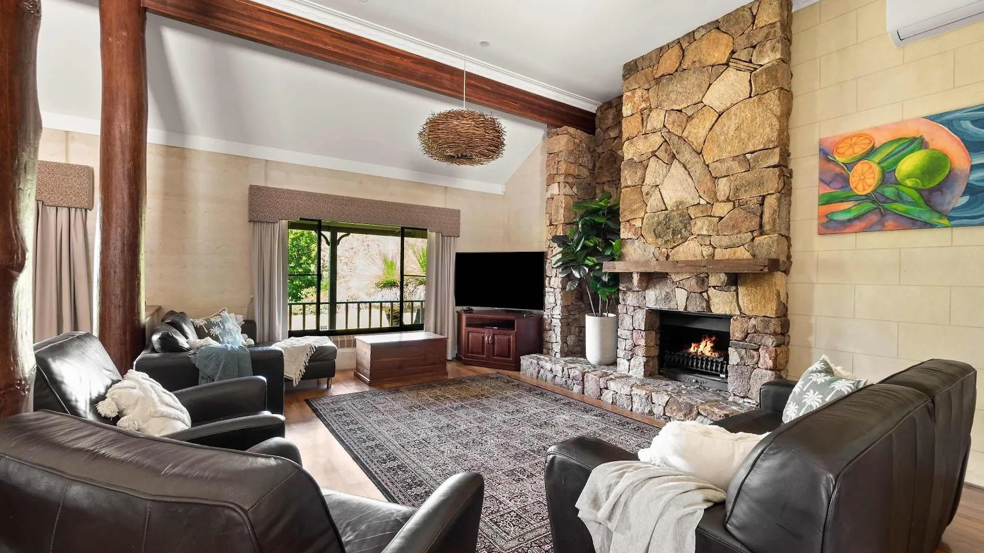 Carinya Cove - Swimming Pool, Pet Friendly, Fireplace Holiday home Dunsborough