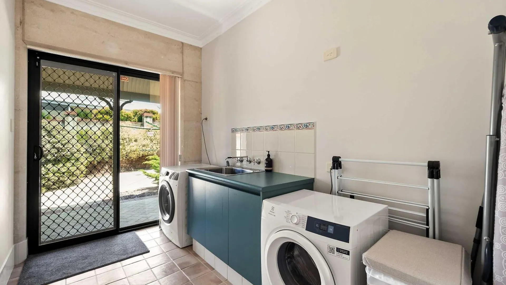 Holiday home Carinya Cove - Swimming Pool, Pet Friendly, Fireplace