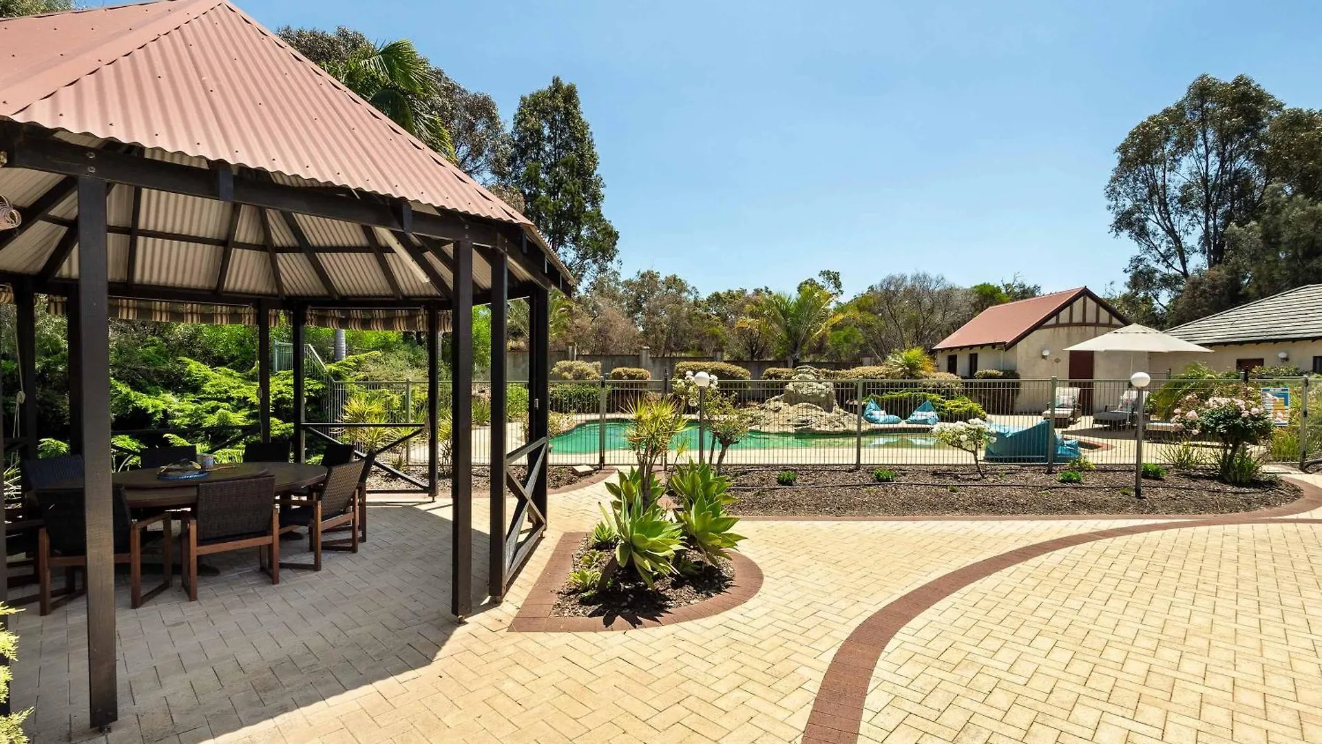 Carinya Cove - Swimming Pool, Pet Friendly, Fireplace Holiday home Dunsborough