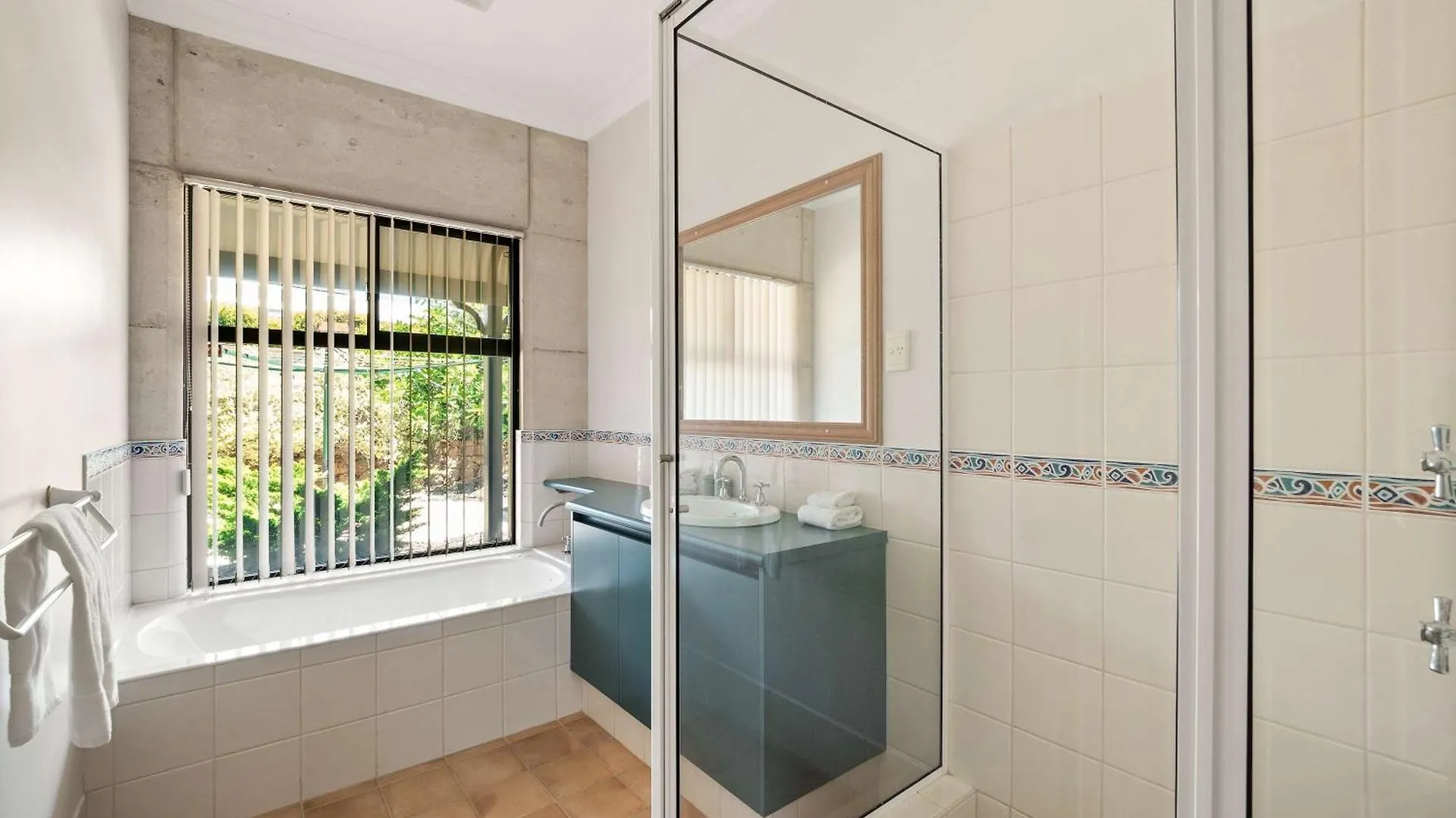 Carinya Cove - Swimming Pool, Pet Friendly, Fireplace *
