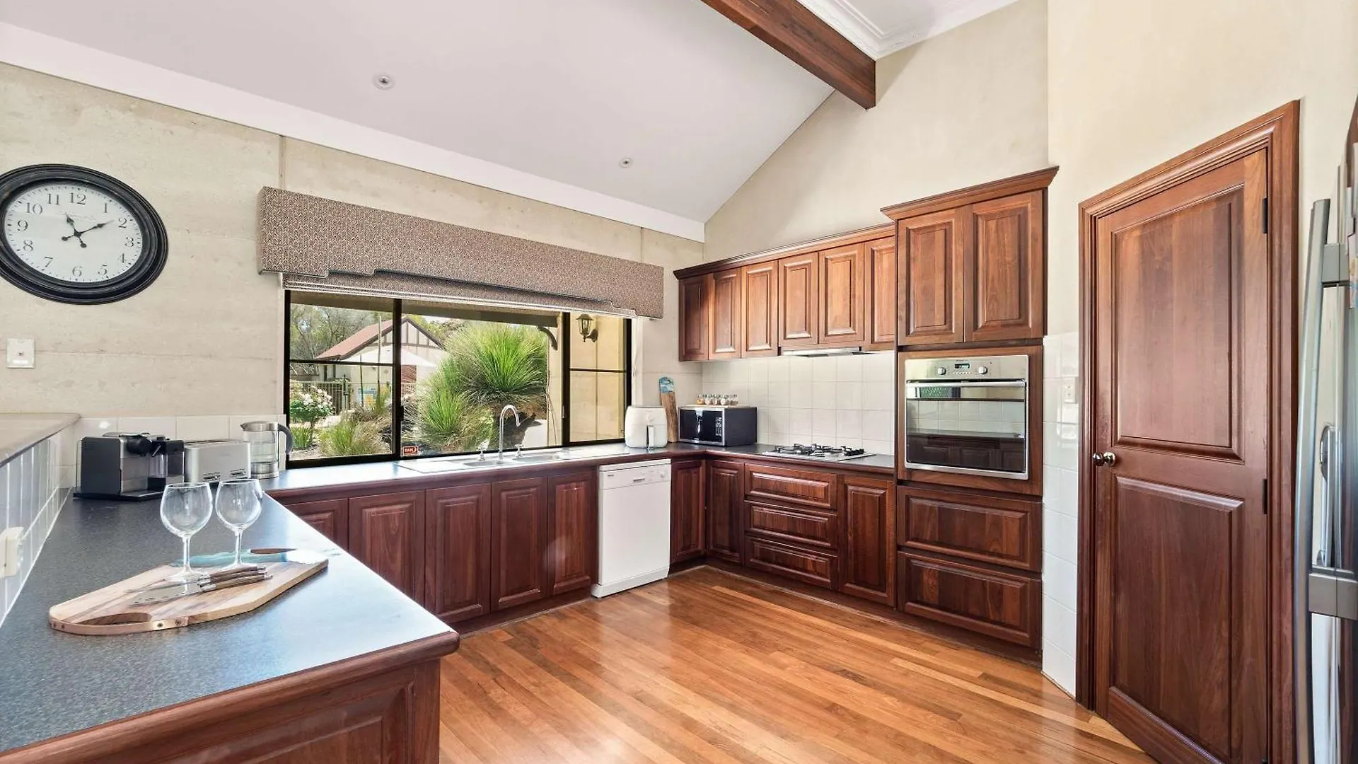 Carinya Cove - Swimming Pool, Pet Friendly, Fireplace