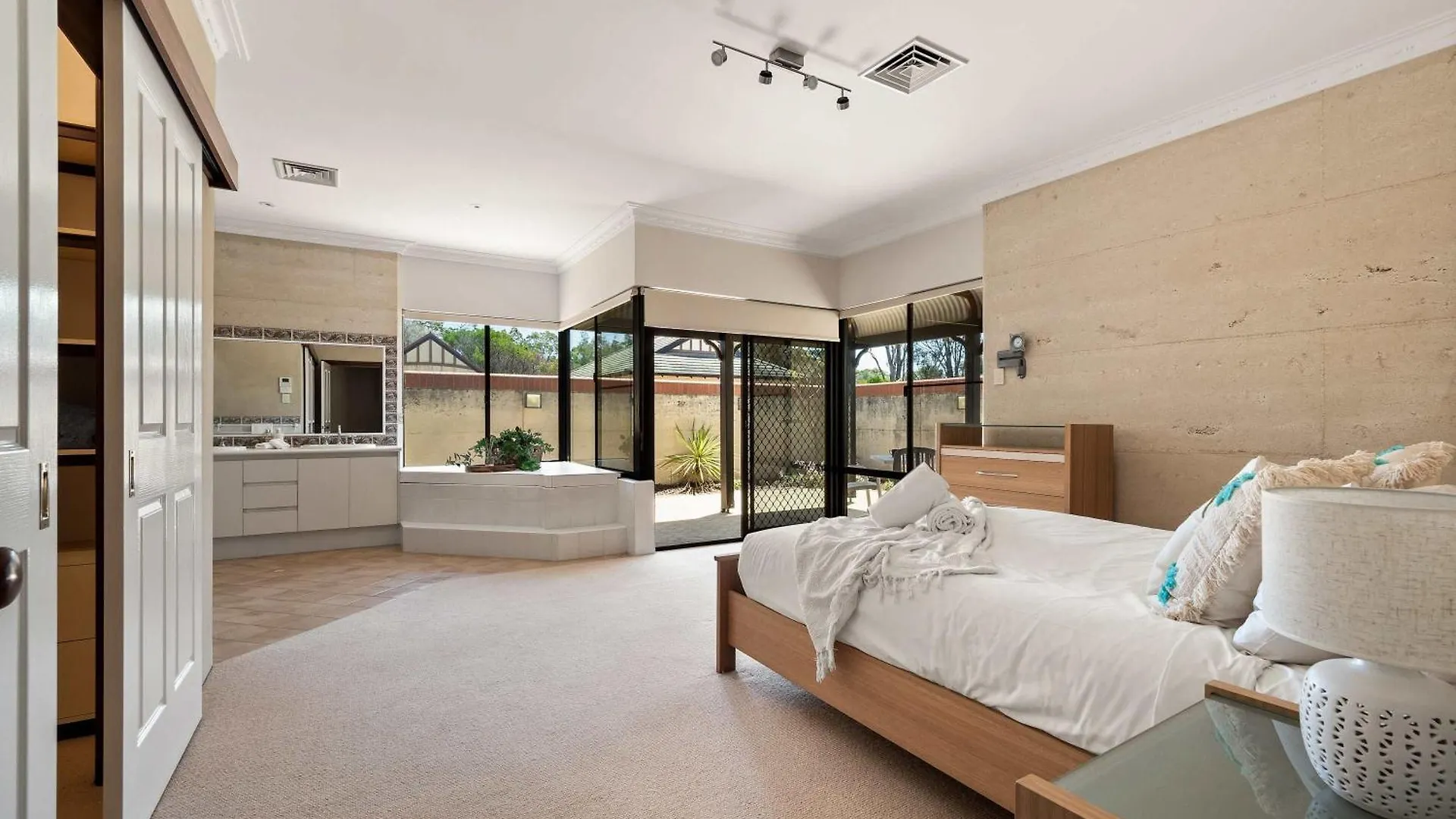Carinya Cove - Swimming Pool, Pet Friendly, Fireplace Holiday home Dunsborough