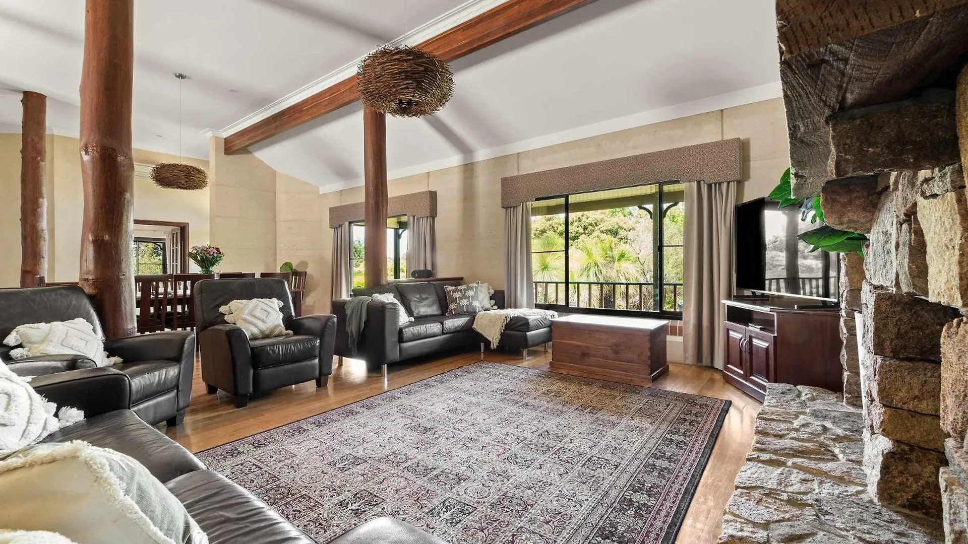 Carinya Cove - Swimming Pool, Pet Friendly, Fireplace Holiday home Dunsborough