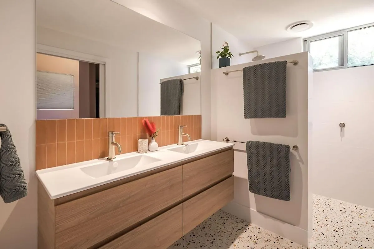 Family Retreat, Near & Town Holiday home *