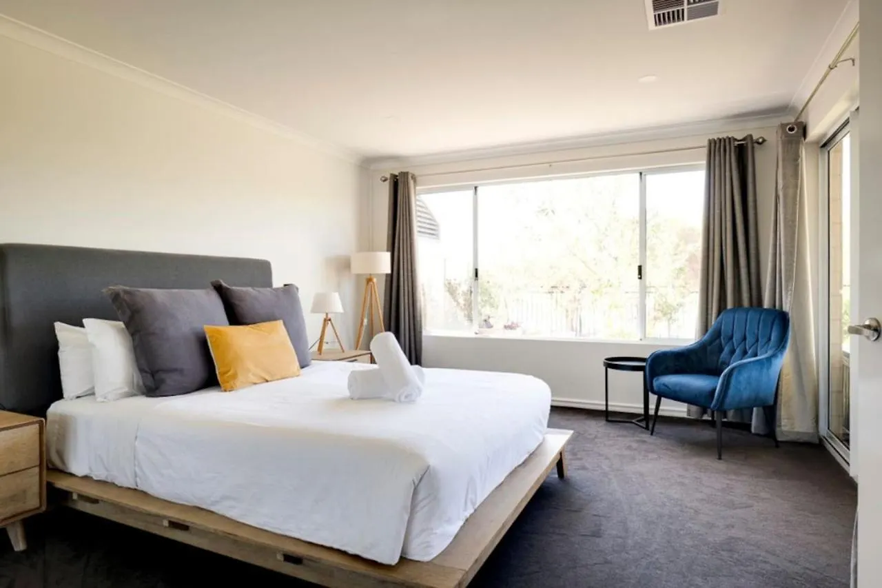 Delightfully Relaxing Retreat In Holiday home *