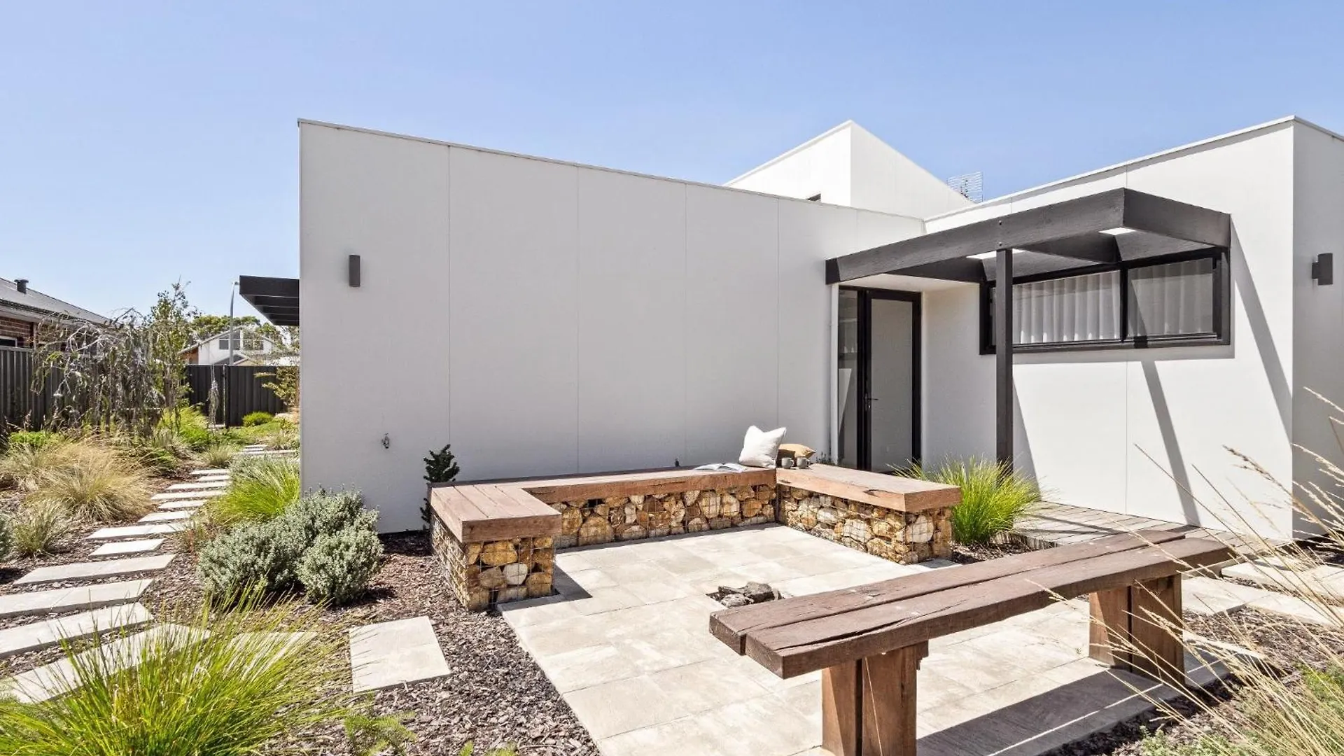 Amila - Location With Designed Spaces *