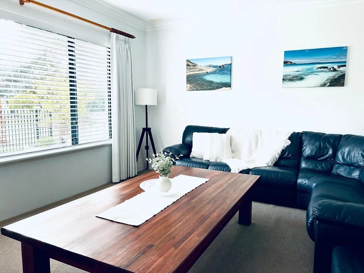Troon Retreat! Golf, Wineries, Beaches Dunsborough